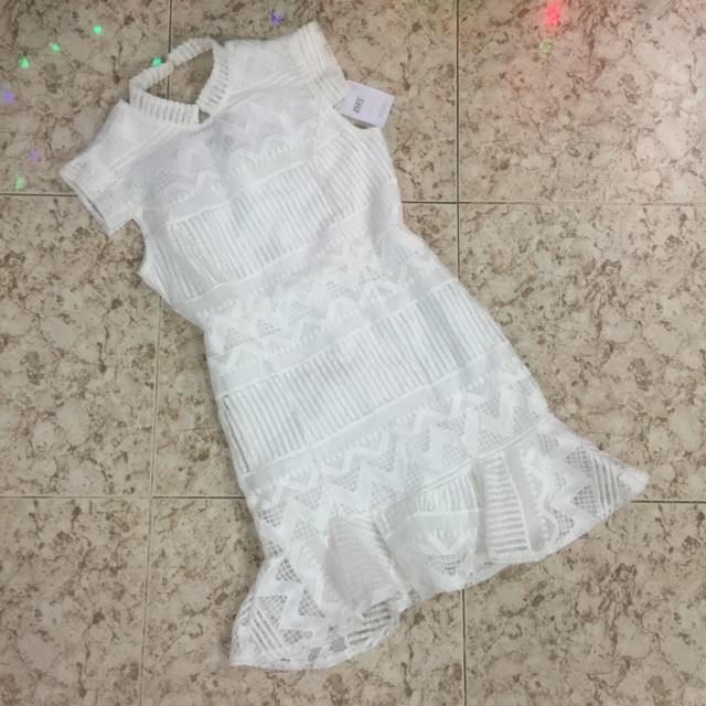 Đầm trắng.