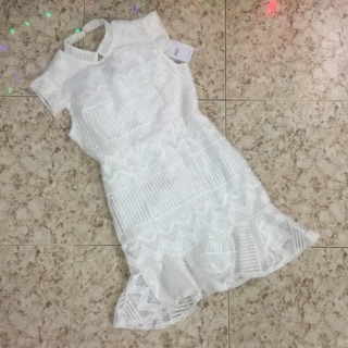 Đầm trắng.