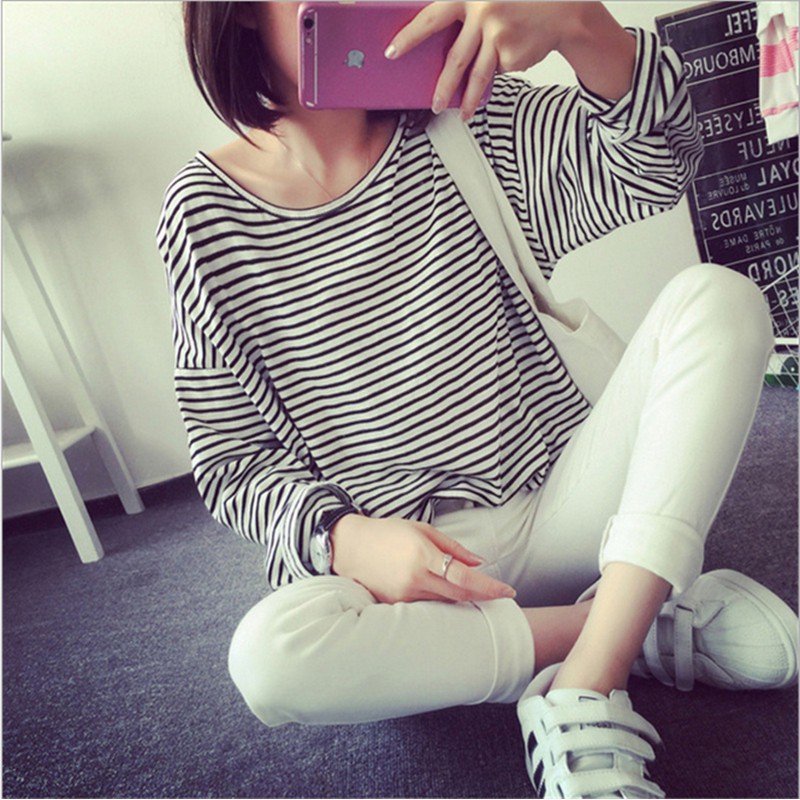Áo form rộng dài tay họa tiết sọc ngang trẻ trung dành cho nữ