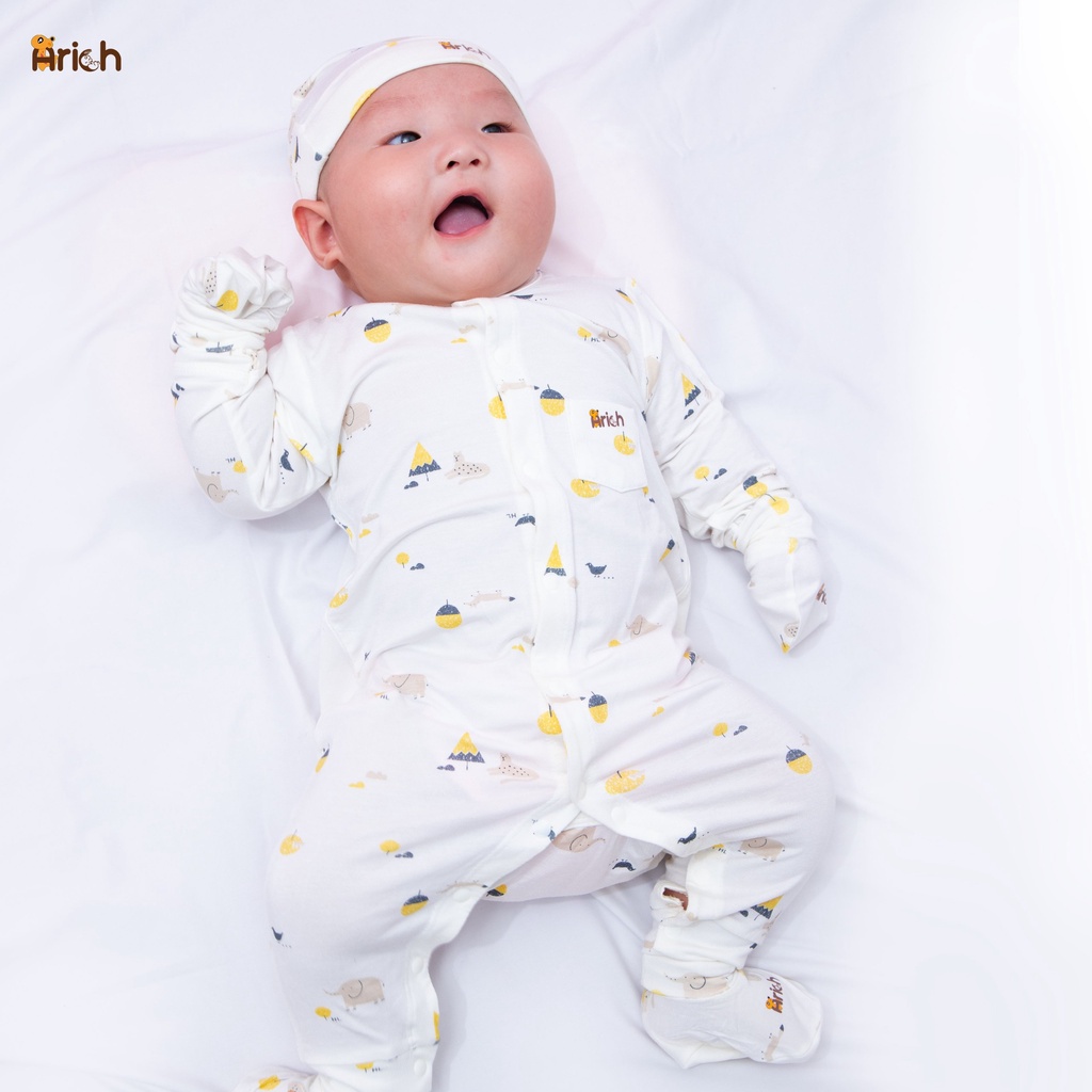 Combo gồm body dài mũ và tất họa tiết Arich 0-6M