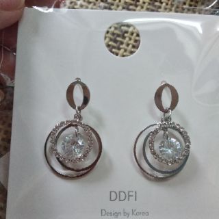 Hoa tai hình tròn phối đá
