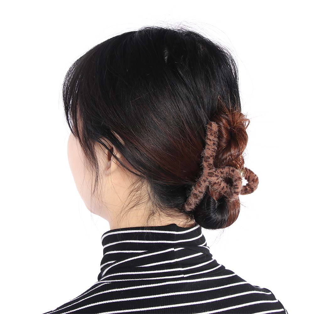 WATTLE Fashion Hair Claw Clip Women Girls Large Hairpins Hair Clamps Hair Accessories Plush Leopard Print Strong Hold Barrette