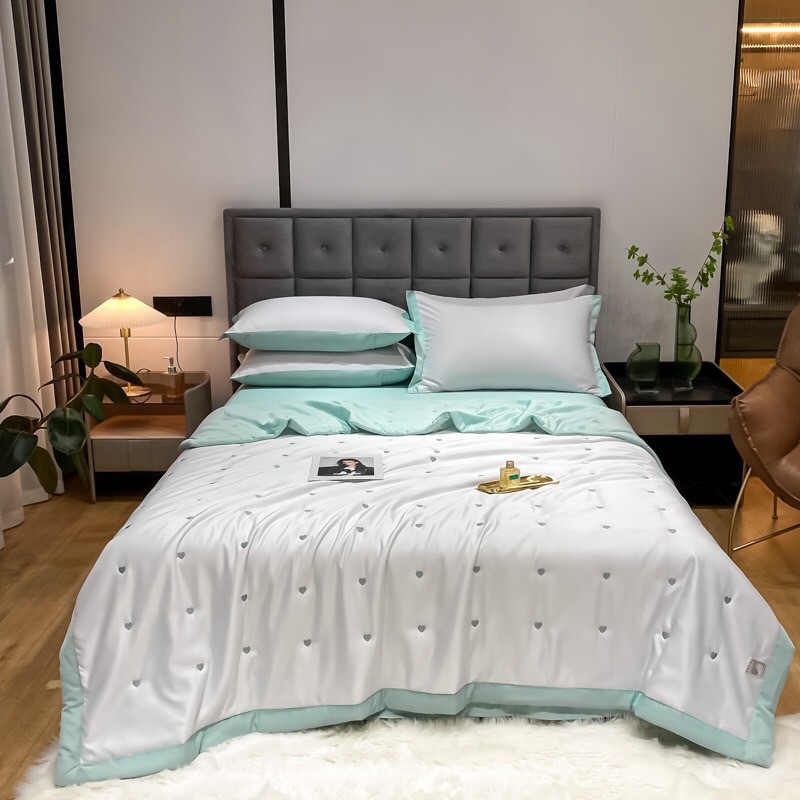 Bộ chăn ga và 2 vỏ gối thêu lụa tim