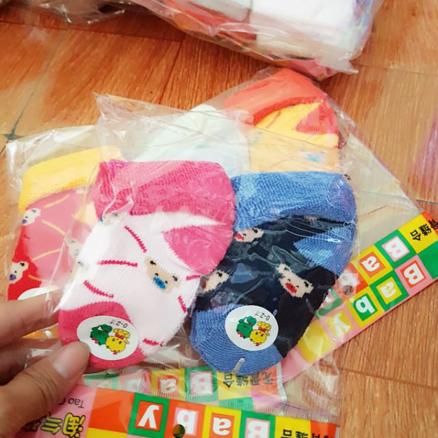 Set 2 đôi tất xù sơ sinh