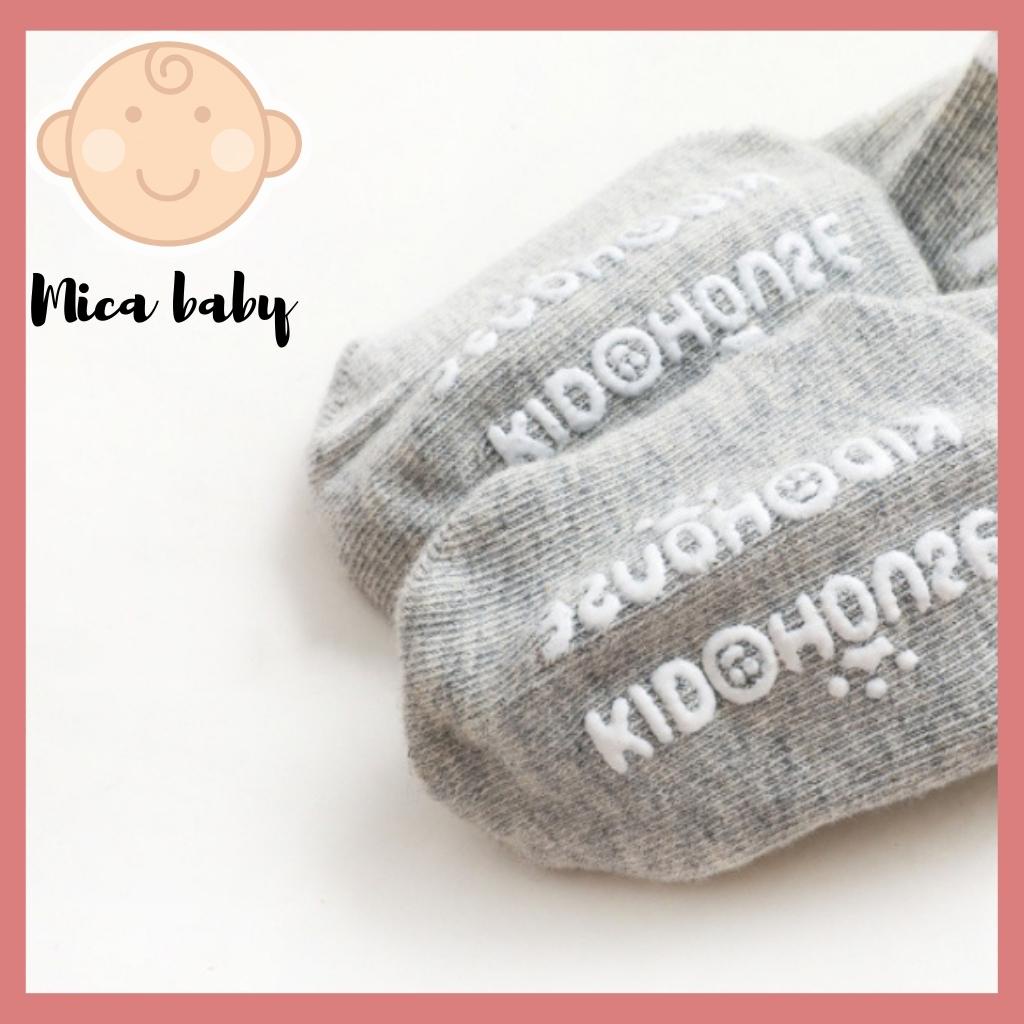 Set 3 đôi tất cao cổ chống trượt kiểu dáng thể thao cho bé Mica baby T23