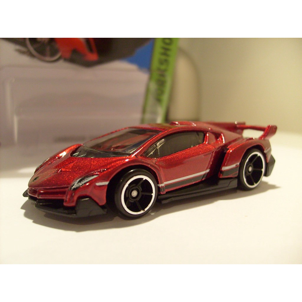 Mô Hình Xe Hotwheel Lamborghini Veneno