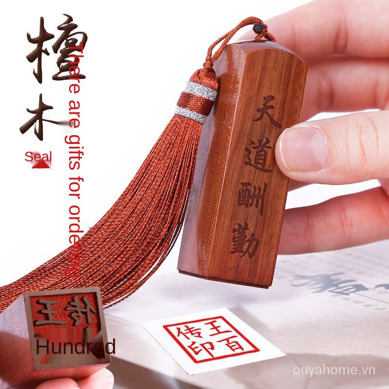 Con dấu đóng tên bằng gỗ đàn hương cứng chạm khắc chữ thư pháp sáng tạo
