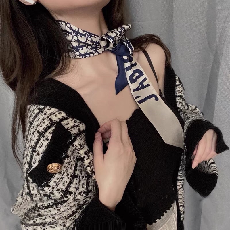 Khăn lụa làm phụ kiện thắt nơ túi, buộc tóc