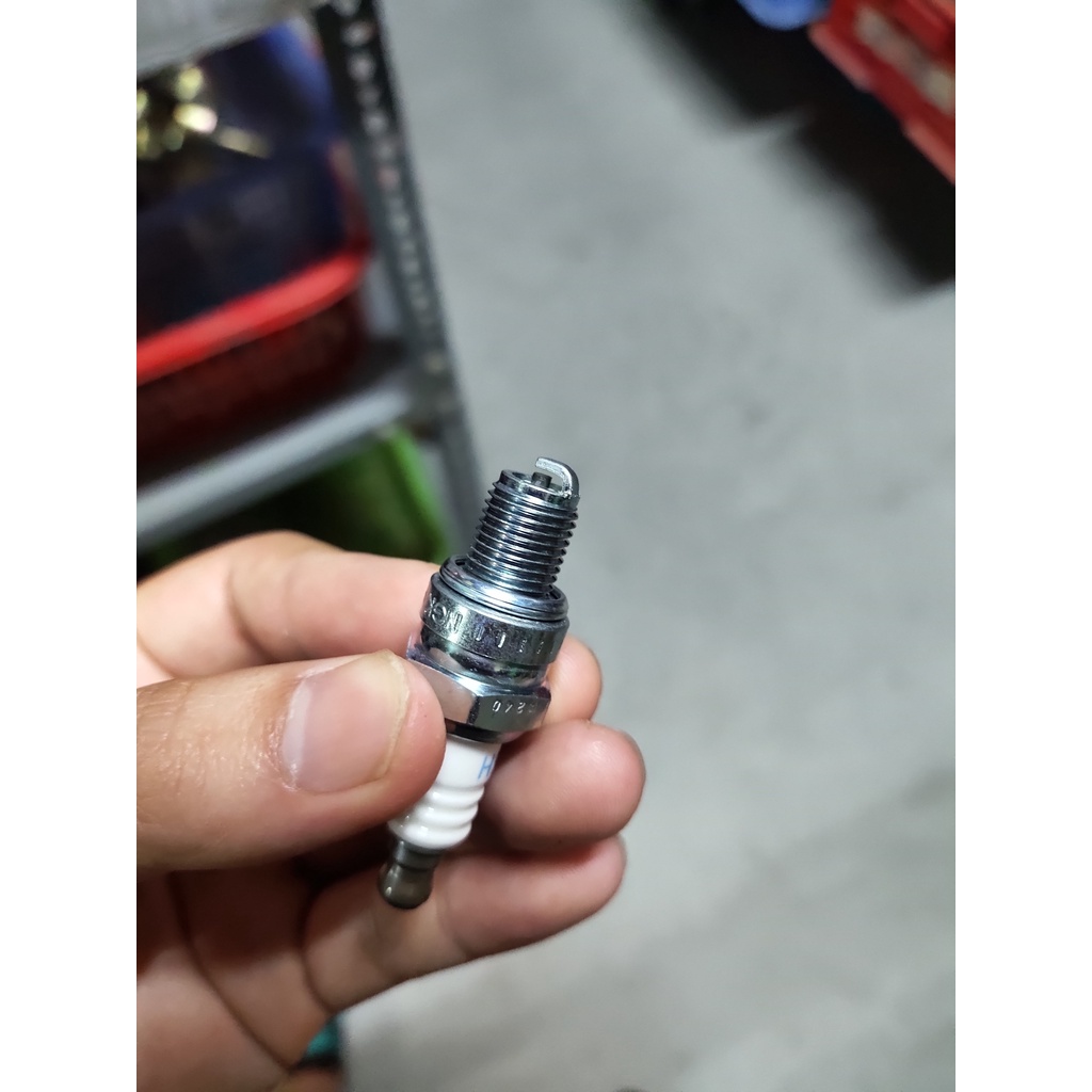Bugi 4 kỳ NGK - CMR5H chuyên dùng cho máy cắt cỏ