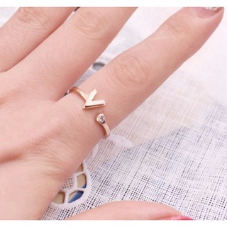 Nhẫn Chữ V TiTan Ko Đen TT 0747