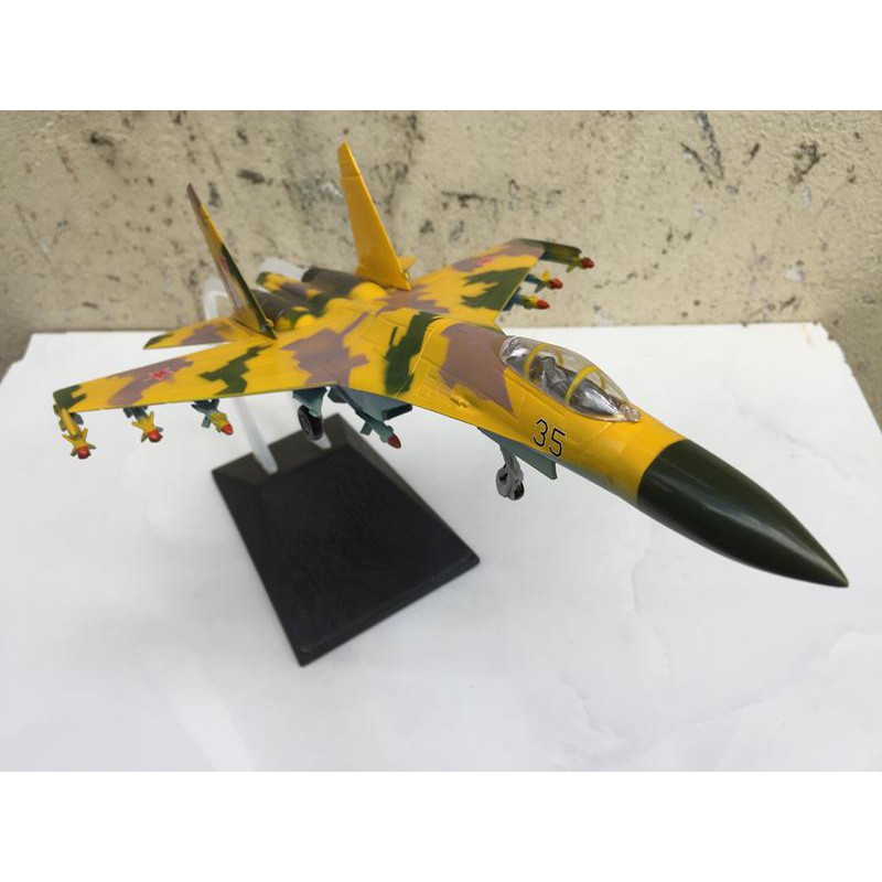 Mô hình Máy báy SU-35. 1:72-ABS