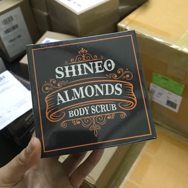 Tẩy tế bào chết body Vỏ Hạnh Nhân ngăn ngừa viêm nang lông SHINEO 300gr | BigBuy360 - bigbuy360.vn