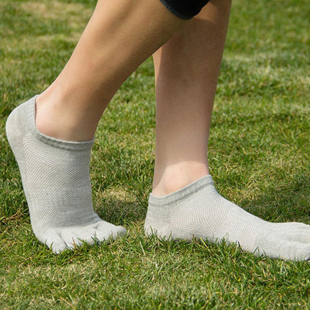 Vớ cotton xỏ ngón dạng trơn thoáng khí dành cho nam