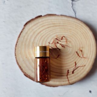 COMBO DÙNG THỬ 0.2 GR NHỤY HOA NGHỆ TÂY (SAFFRON) VÀ 10 GR NỤ HỒNG KHÔ IRAN