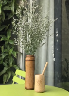Lọ hoa tre trang trí
