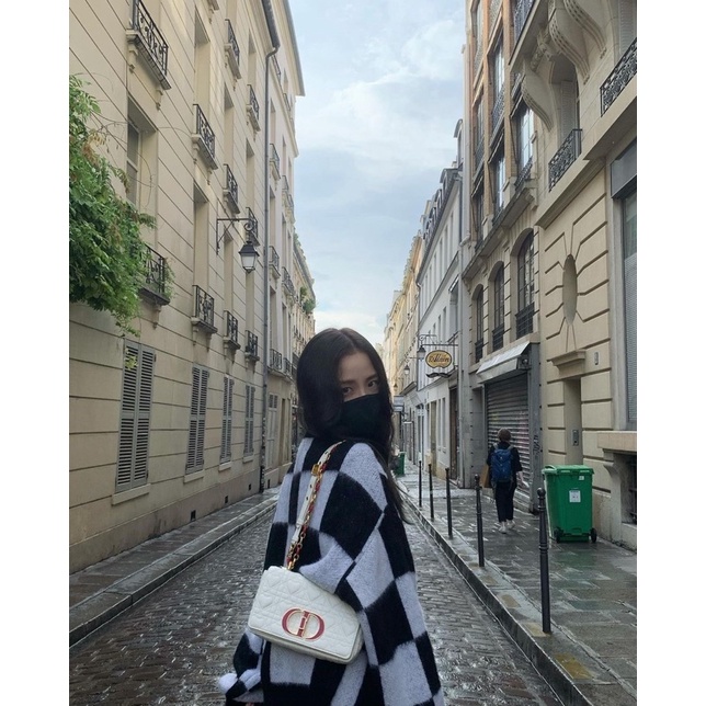 Áo cardigan kẻ ô vuông giống Jisoo BLACKPINK