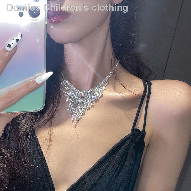 Còn hàng Vòng cổ choker ngắn đính đá kim cương tua rua nhẹ sang trọng hợp thời trang quyến rũ cho nữ