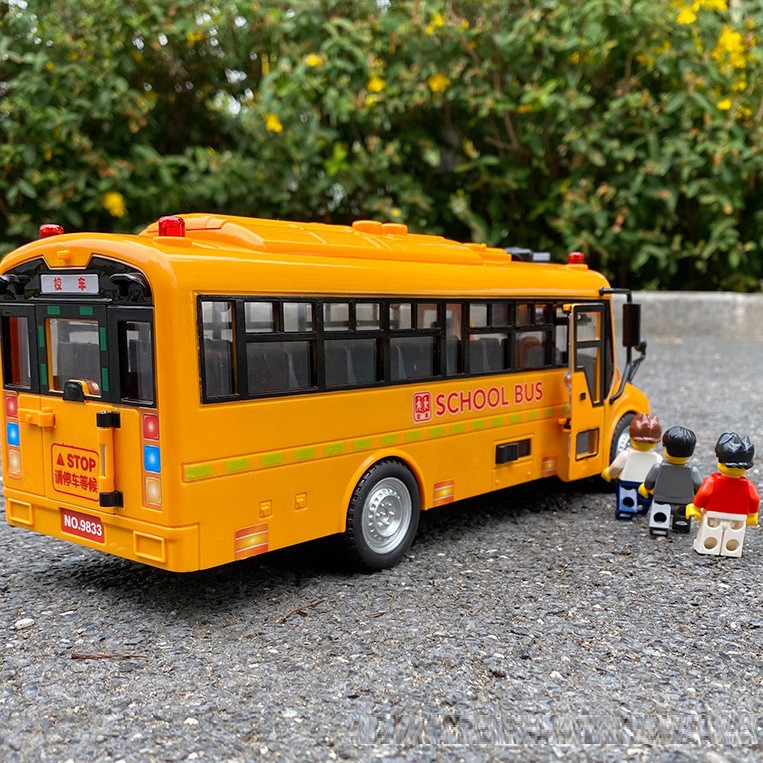 Đồ Chơi Ô Tô Xe Buýt School Bus BBS Cho Trẻ Em Mở Các Cửa, Có Đèn, Âm Thanh Và Hành Khách