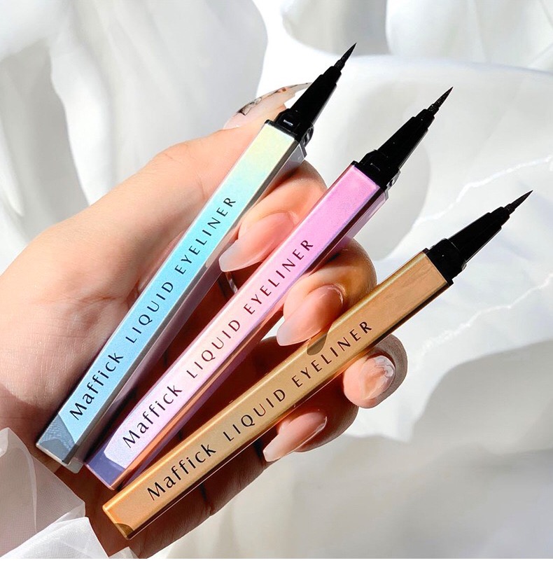 Bút Kẻ Mắt Nước Chống Trôi The First Pen Eyeliner | BigBuy360 - bigbuy360.vn