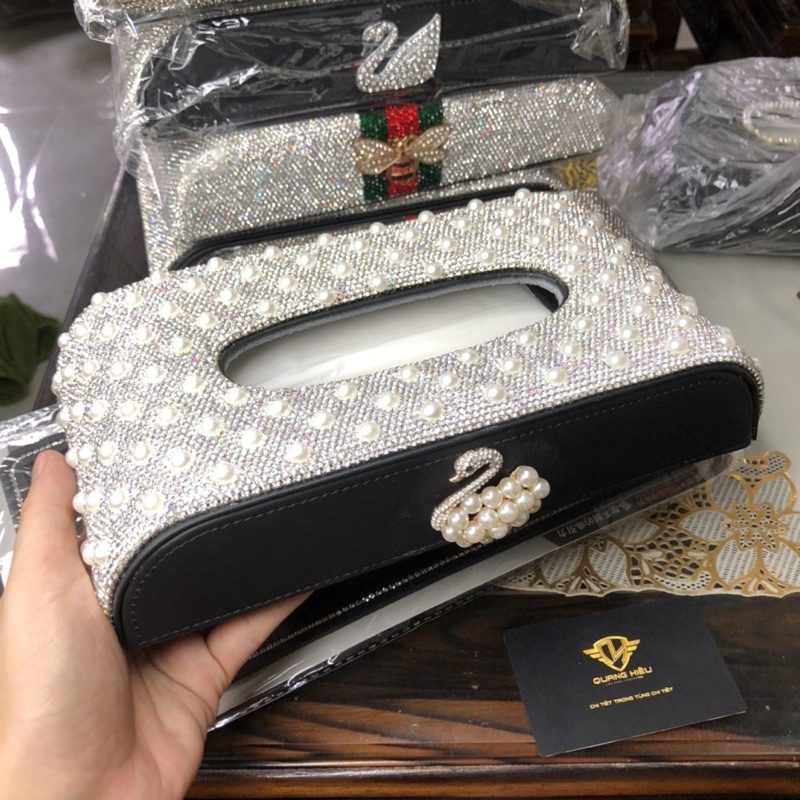 Hộp đựng khăn giấy trên taplo xe ô tô đính đá bằng da cao cáp - Vương Miện - Thiên Nga - Con Ong