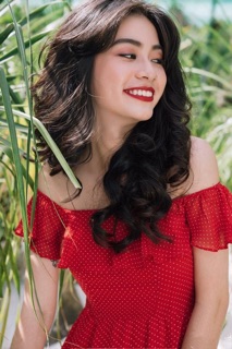 Đầm bi đỏ bệt vai