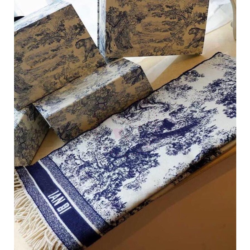 Khăn choàng Dạ hiệu cao cấp Tặng kèm túi Hộp Hiệu 01