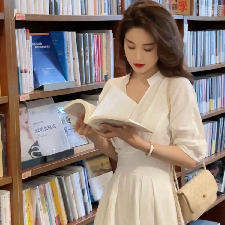 Đầm midi IELGY cổ chữ v màu trắng thời trang dành cho nữ