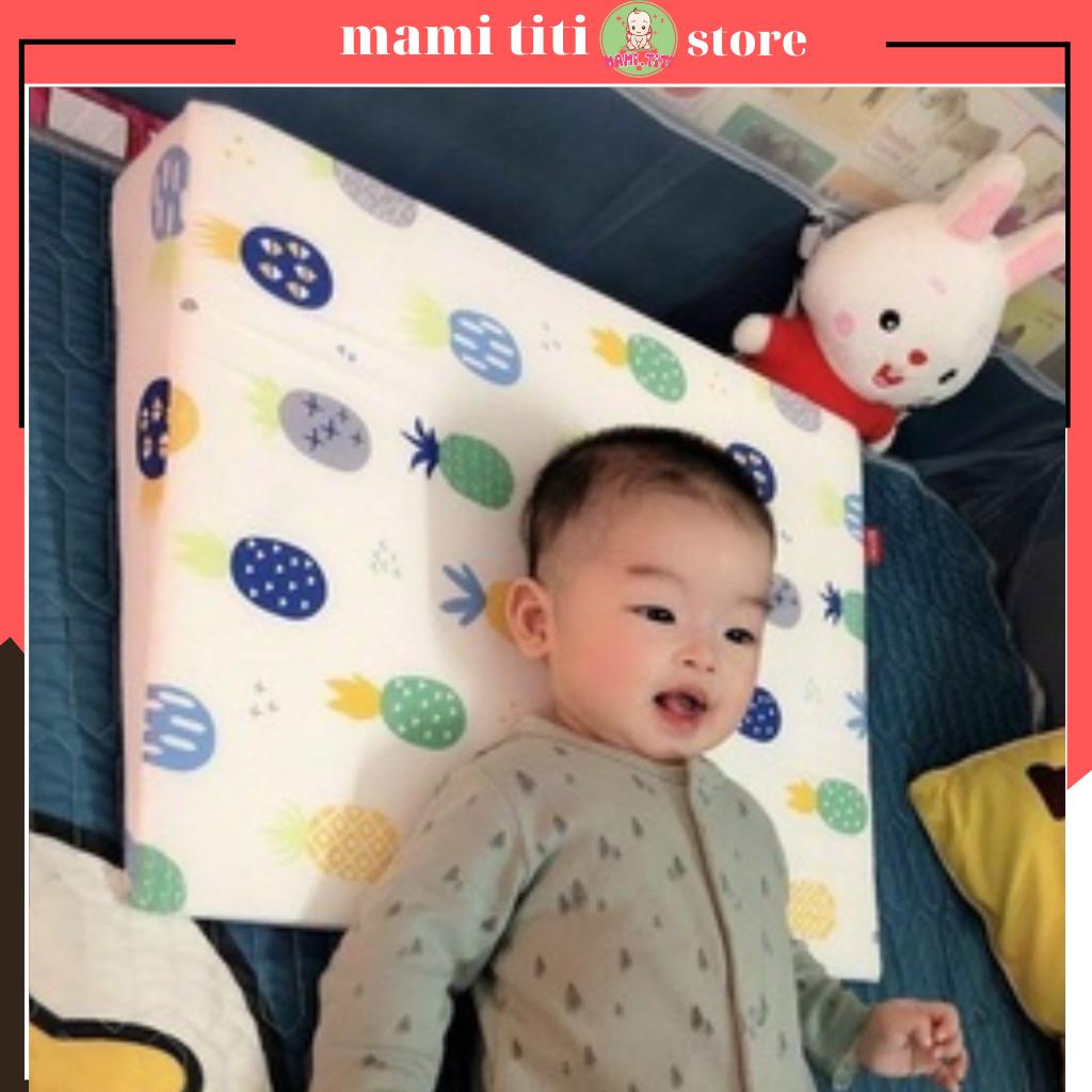 Gối chống chào ngược cho bé, Gối chống trào ngược mẫu tam giác cho bé - MAMI.TITI