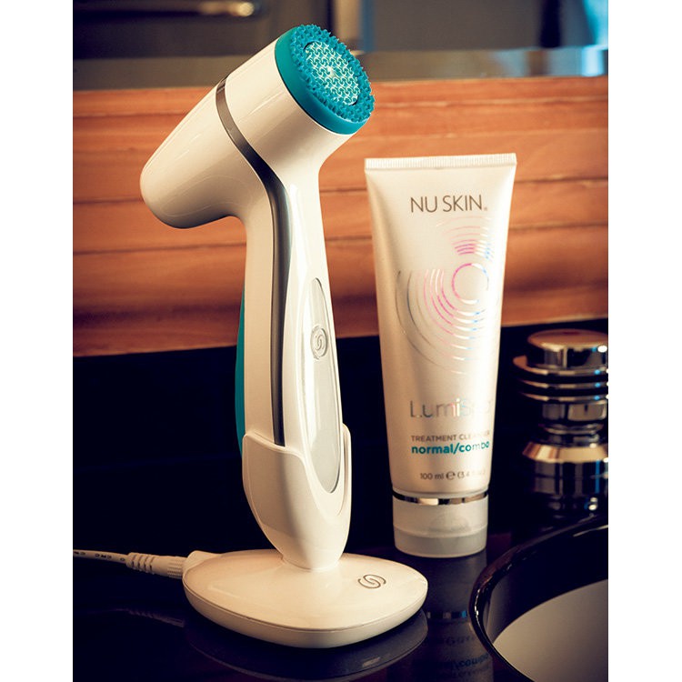 Máy rửa mặt Lumispa của NUSKIN