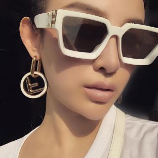 Kính LV trắng