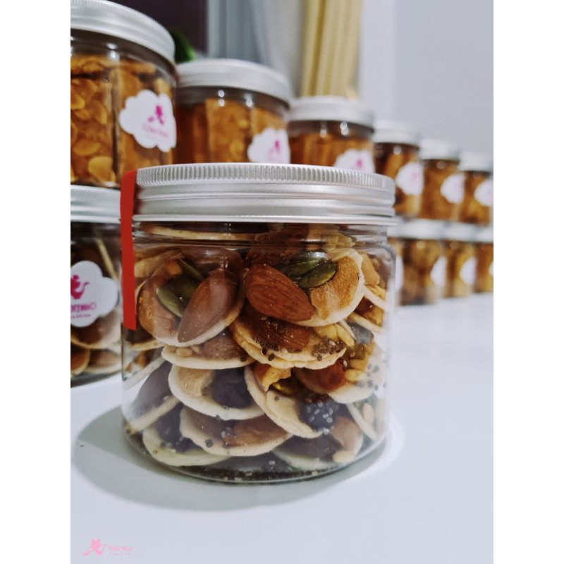 Bánh đồng tiền mix hạt Handmade Homemade Nuts mix | BigBuy360 - bigbuy360.vn