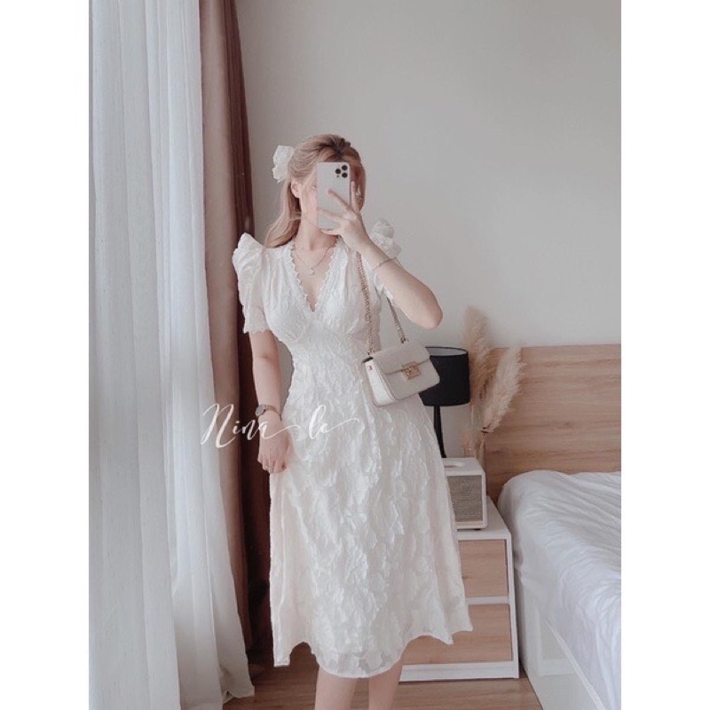 ĐẦM REN MIDI CỔ V TAY PHỒNG