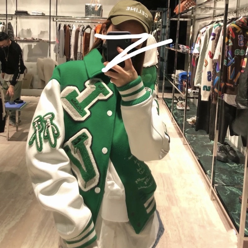 Áo varsity jacket LV Luôn Vui Tươi SS21 màu xanh bản cao cấp, Áo khoác bóng chày nam nữ LV thêu hình họa tiết form rộng