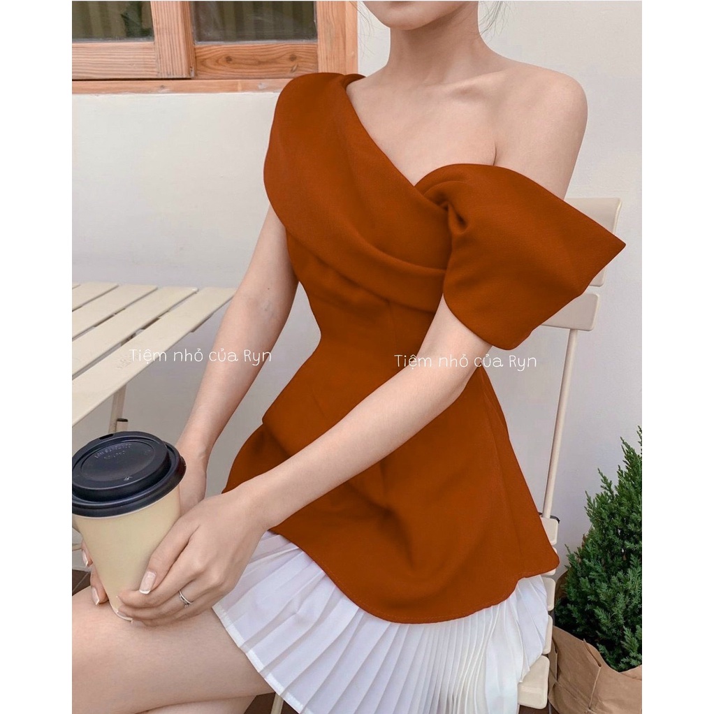 Set áo lệch vai mix chân váy xếp ly nhẹ nhàng, tiểu thư và thanh thoát cho những cô nàng công sở nhà Ryn | BigBuy360 - bigbuy360.vn