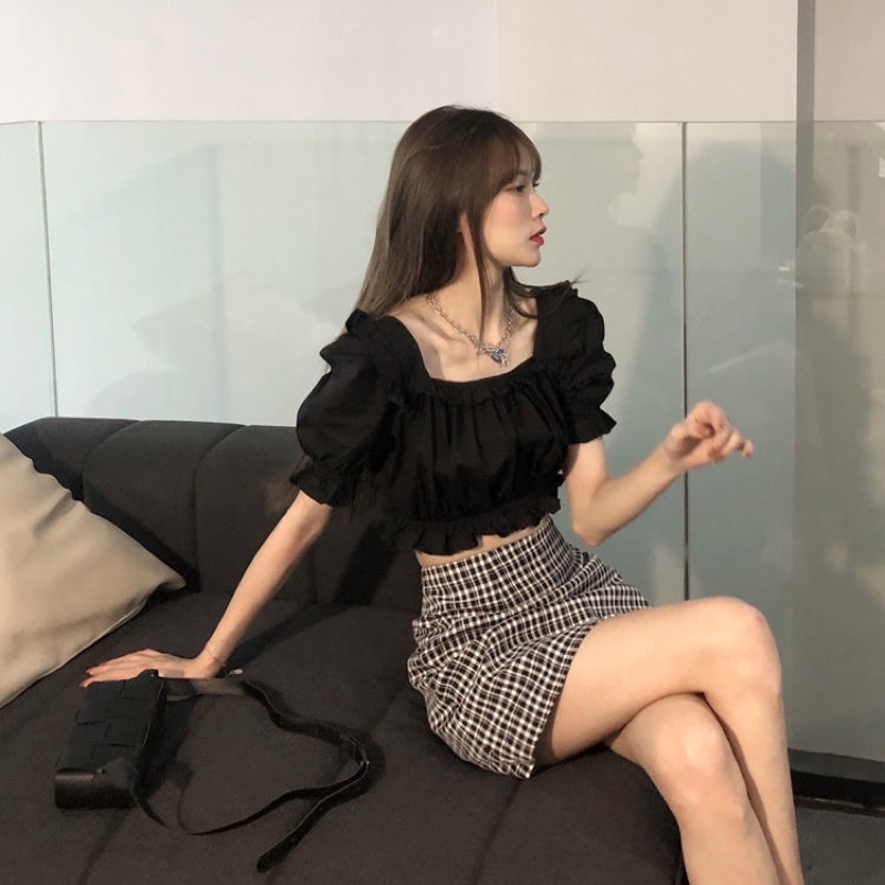 Set áo croptop cổ vuông tay bồng tiểu thư kết hợp chân váy chữ a kẻ cảo đen trắng XGSSAV2