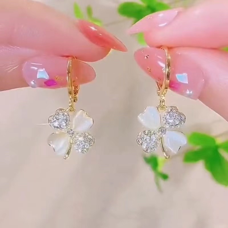 Khuyên tai bạc 925 đính đá hình cỏ 4 lá kiểu dáng lạ mắt độc đáo Phong cách Hàn Quốc