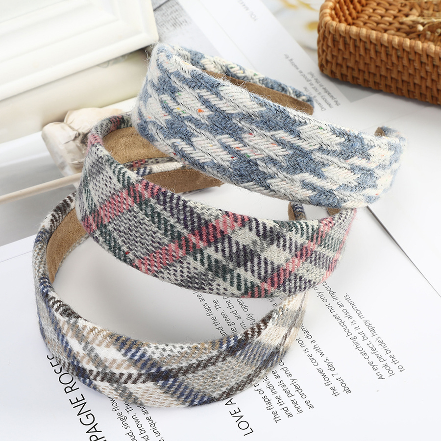 Cài tóc làm bằng len họa tiết caro phong cách thời trang Hàn dành cho phái đẹp