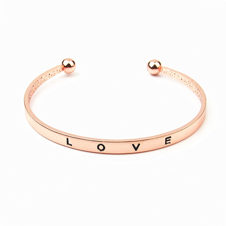 Vòng tay nữ dạng hở chạm khắc chữ LOVE thời trang