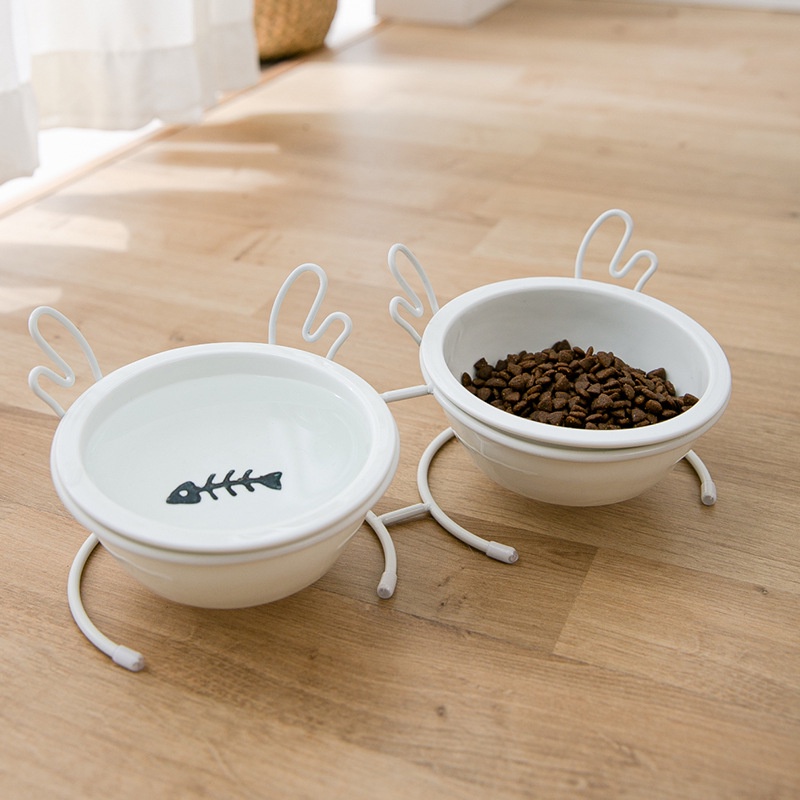 Bát ăn đôi chó mèo tráng men trắng hình con cá, đế bát ăn hình tuần lộc đáng yêu