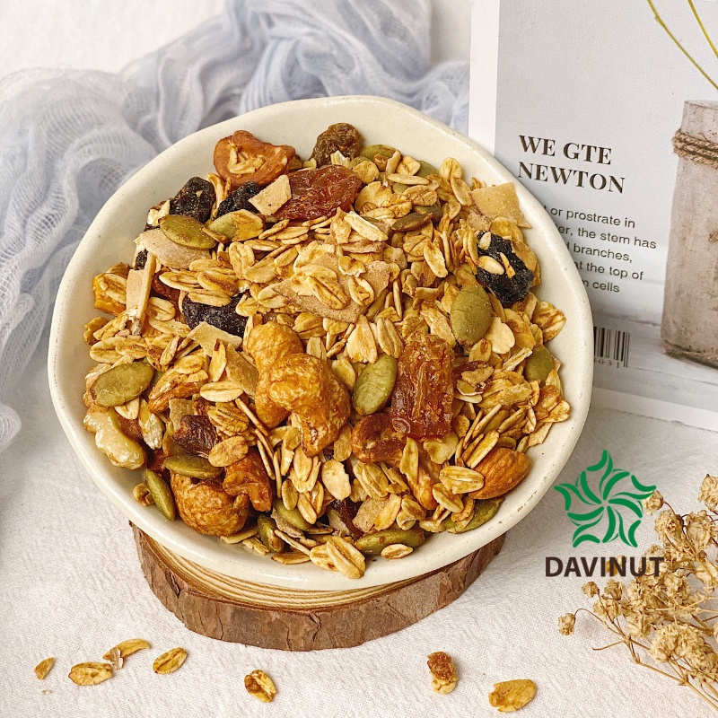 Granola ăn kiêng Davinut 500g, 75% hạt và hoa quả sấy không đường, 25% yến mạch ăn liền, ngũ cốc giảm cân granola