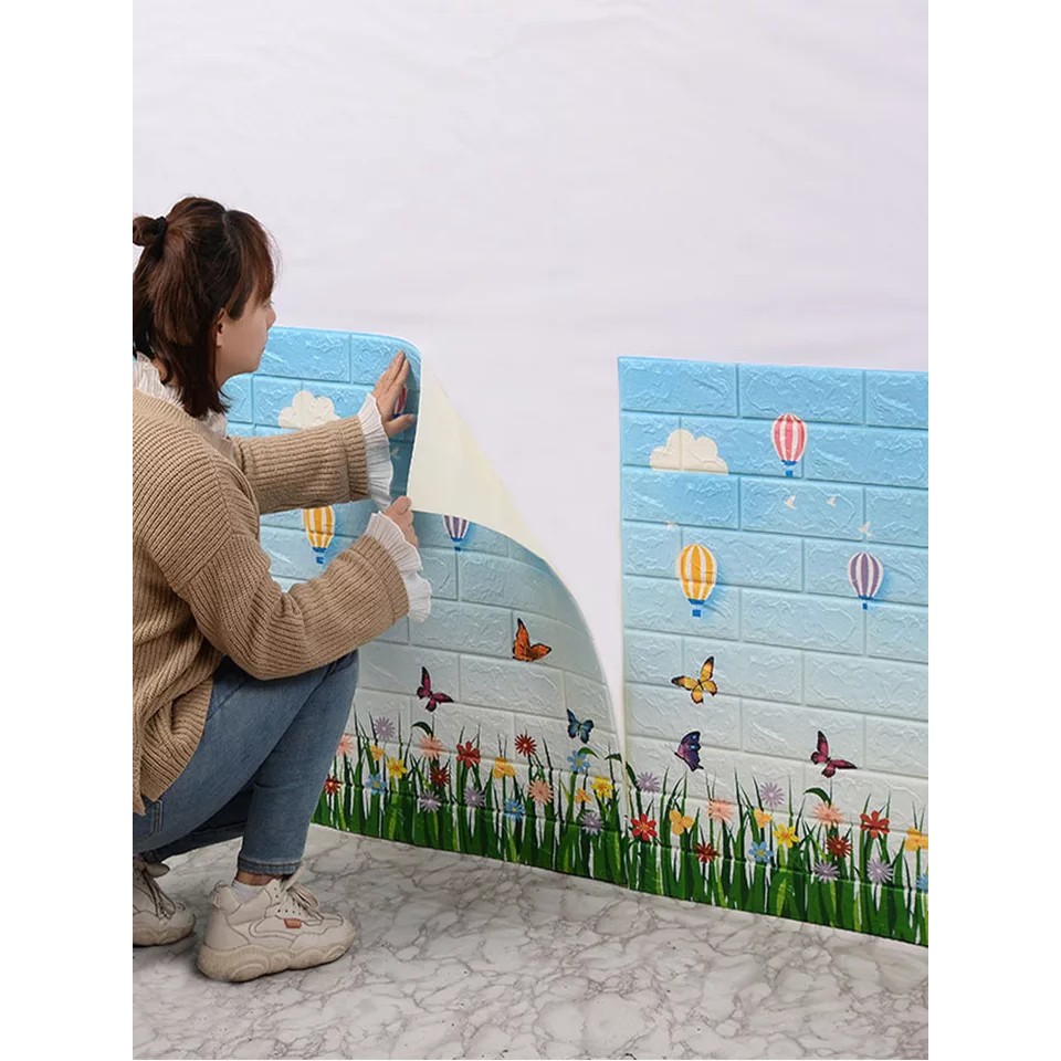 (HCM) Xốp dán tường màu sắc dày 5mm có sẵn keo tự dán 70 x 77 cm