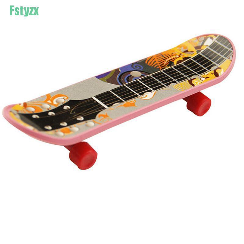 fstyzx 1X Mini Finger Board Skateboard Novelty Kids Boys Girls Toy Gift for Party 3.7&quot;