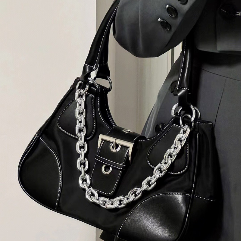Zhongguo Túi đeo dưới cánh tay canvas Da Bóng Phối Dây Xích Kim Loại Thời Trang Mới 2022 Gylb1605