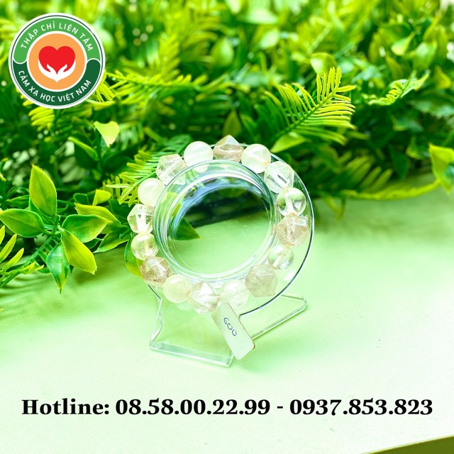 Vòng chuỗi màu trắng, khói