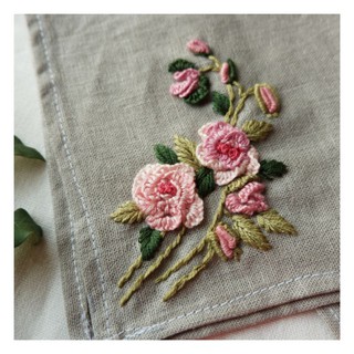 Khăn tay linen thêu bó hoa hồng nhạt xinh