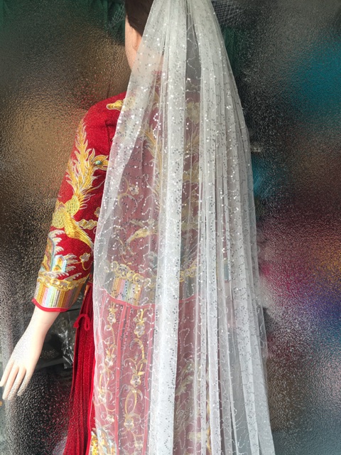 Von kim sa- khăn voan- lúp cô dâu