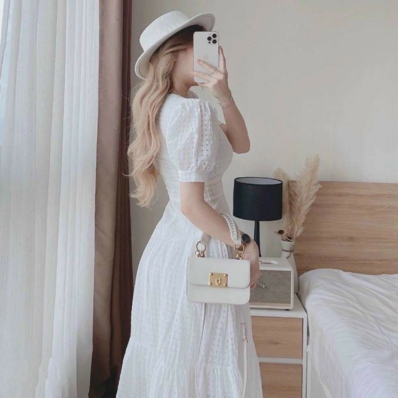 Đầm trăng cổ V nút bọc xòe xinh xắn White Dress
