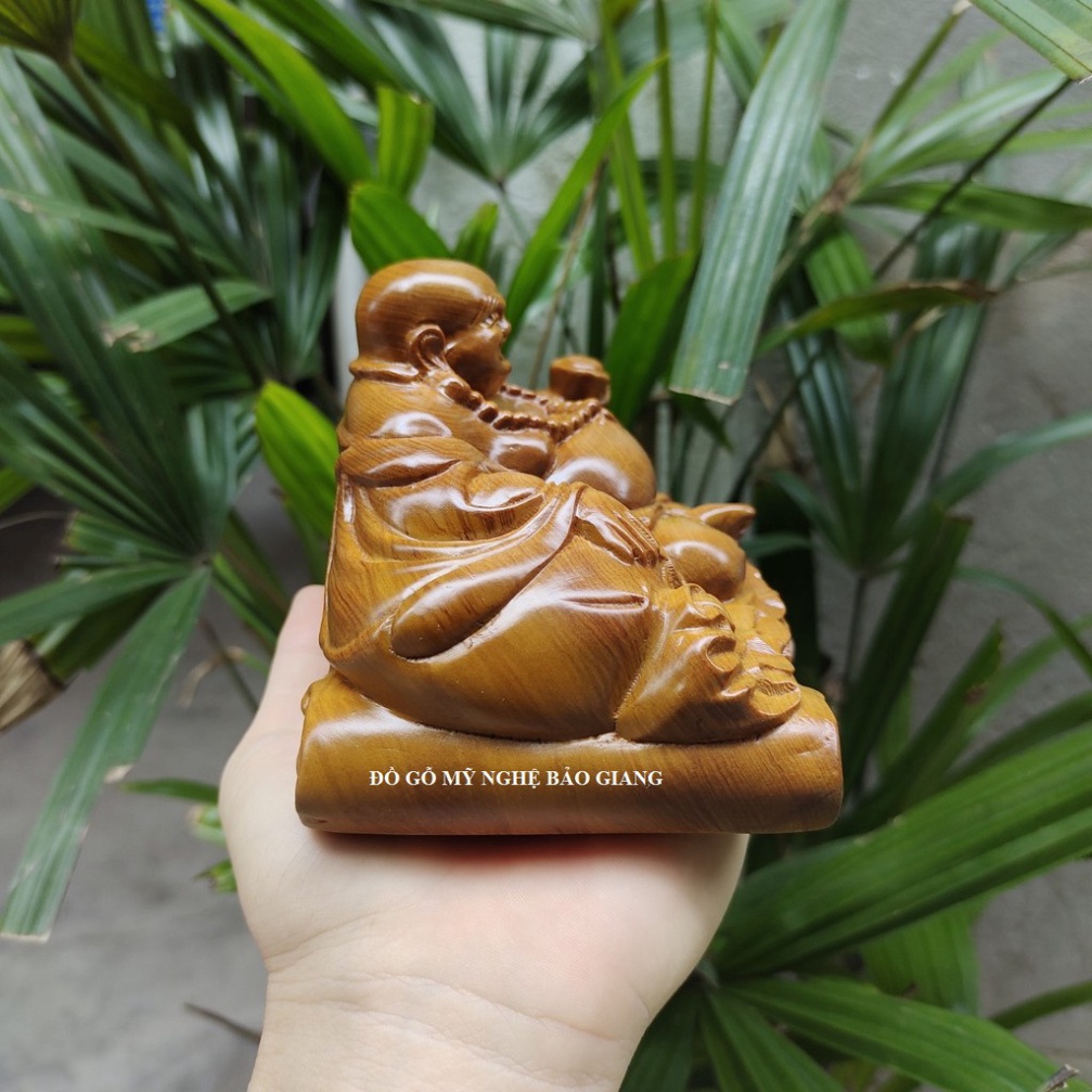 Tượng phật di lặc bằng gỗ để xe ô tô