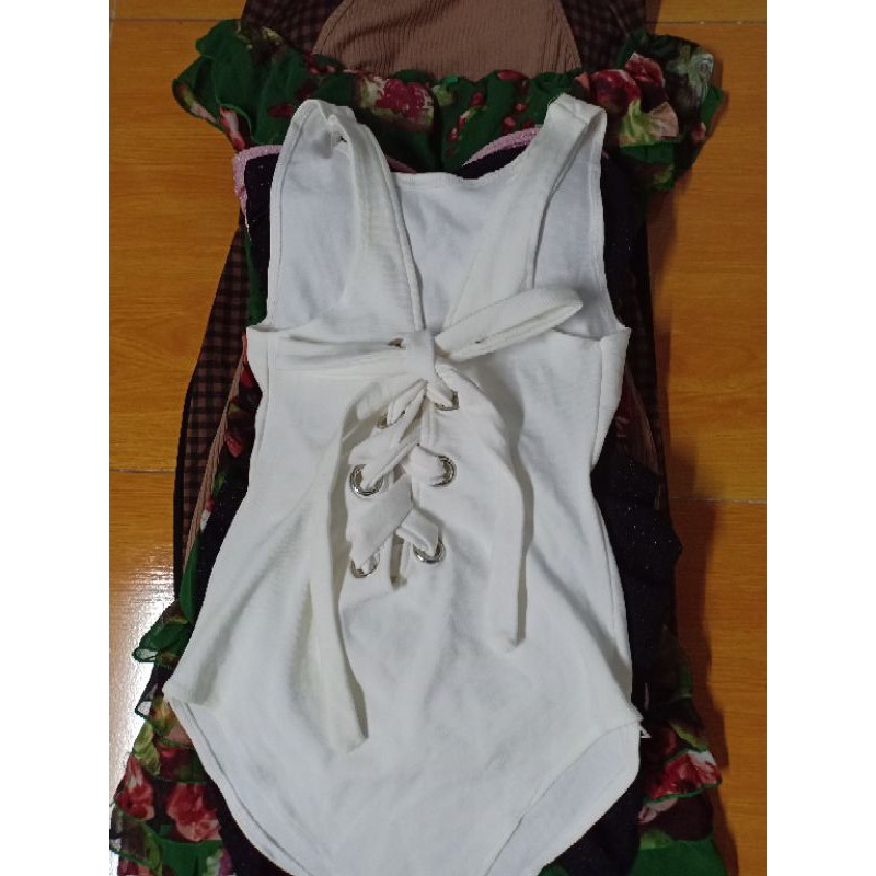 Bodysuits đan dây trắng