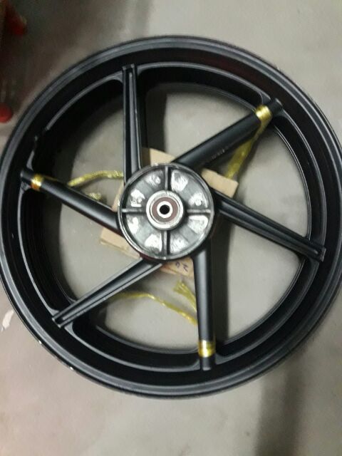 Cặp Mâm 6 cây đùm rã xe,còn nguyên xi.có trầy